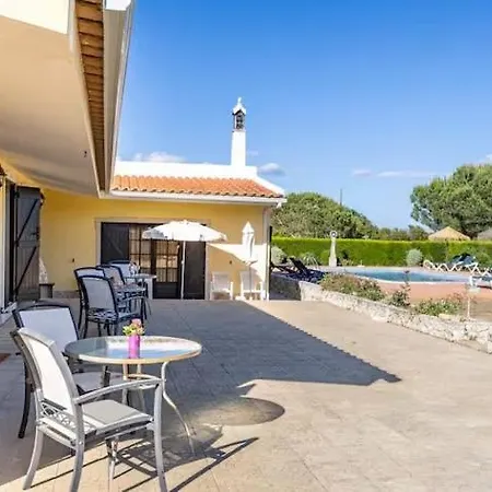 Konukevi Quinta Aves - Double Bedroom 1 Odiáxere