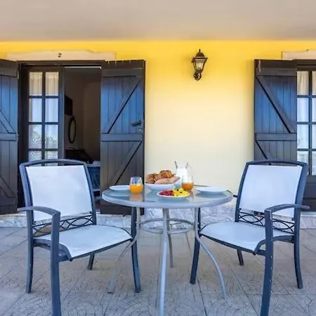 Quinta Aves - Double Bedroom 1 Guest house