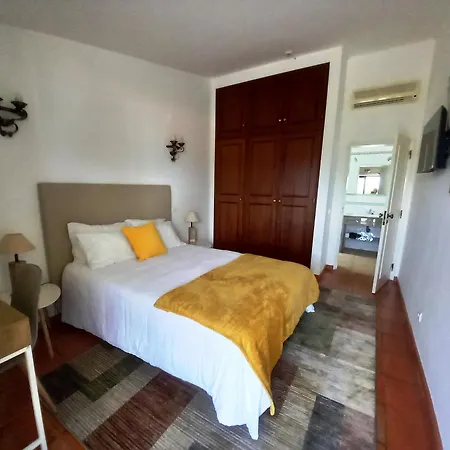 Quinta Aves - Double Bedroom 1 *